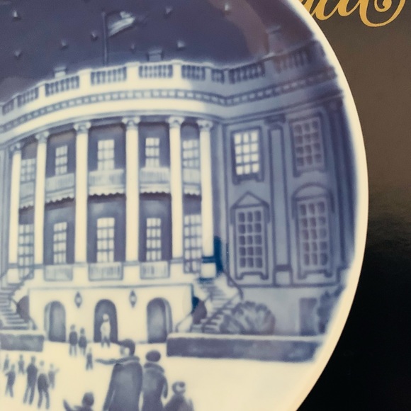 Royal Copenhagen Porcelain Christmas in America Decorative Plates, Christmas Eve - Picture 10 of 12